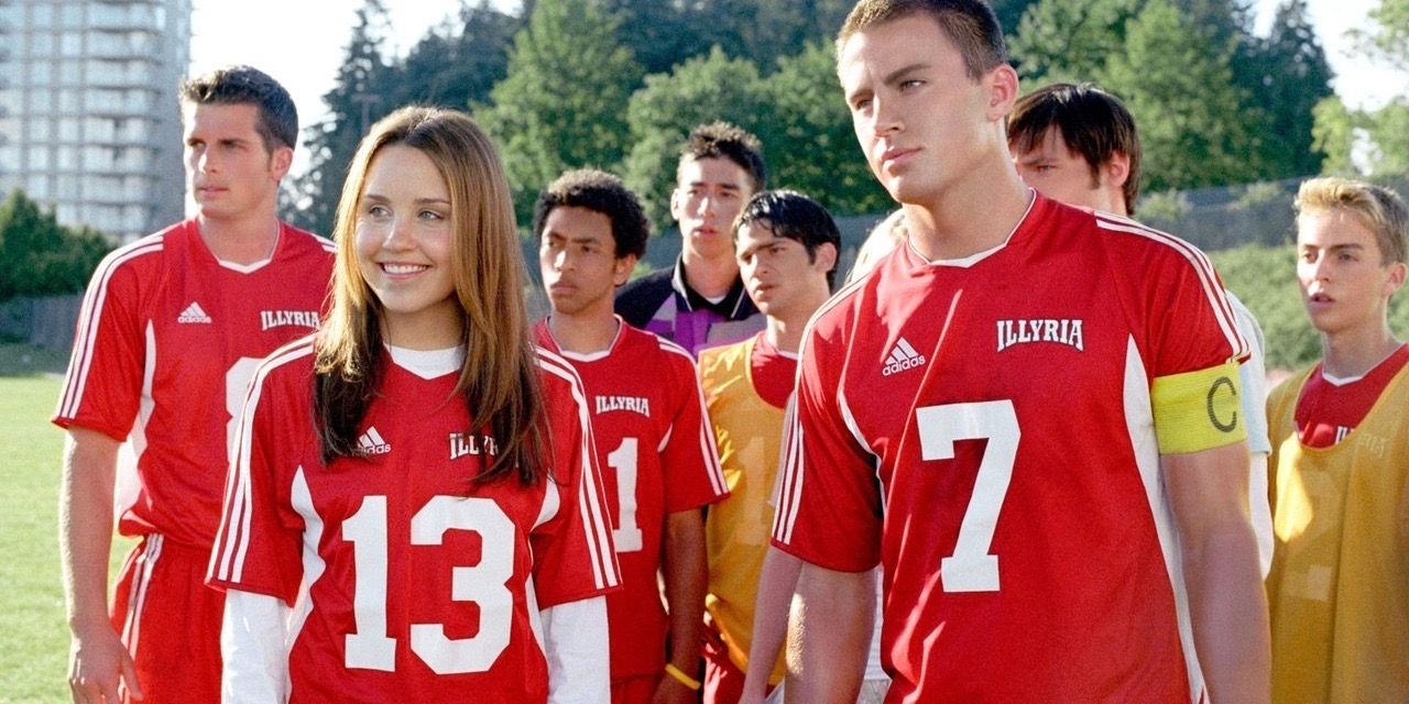 Amanda Bynes and Channing Tatum on the soccer field in She's The Man