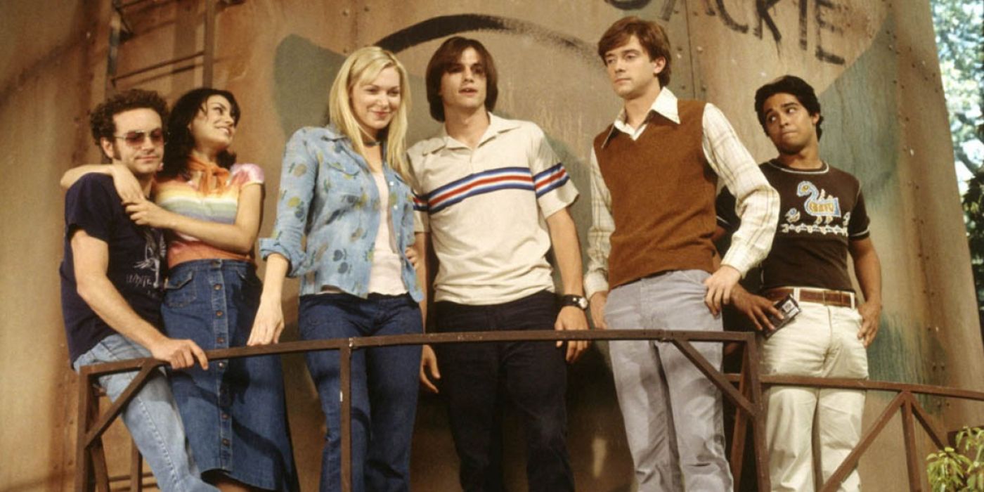 The main six characters of That '70s Show on the water tower in Season 7