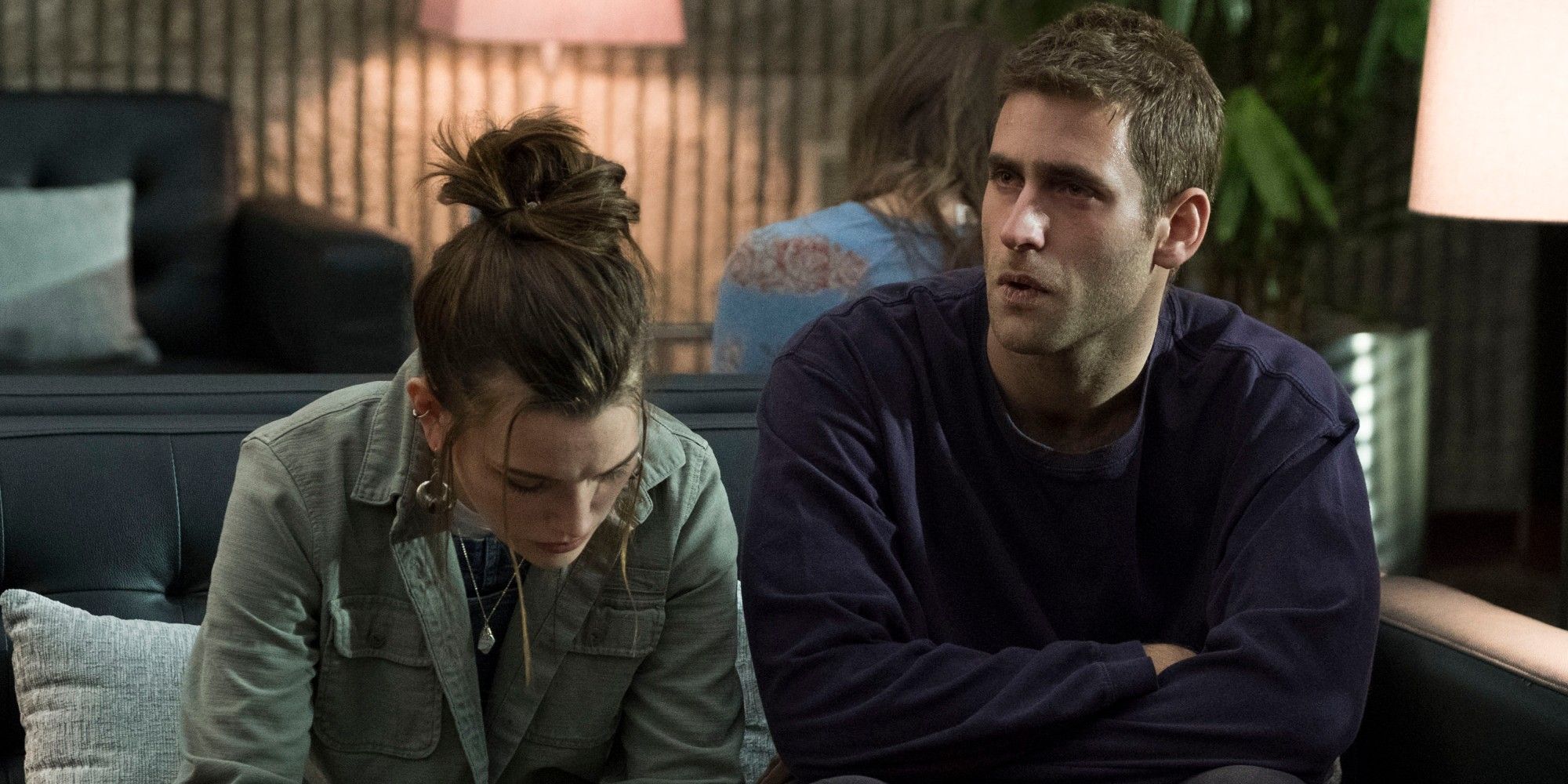 Victoria Pedretti and Oliver Jackson-Cohen in Haunting of Hill House