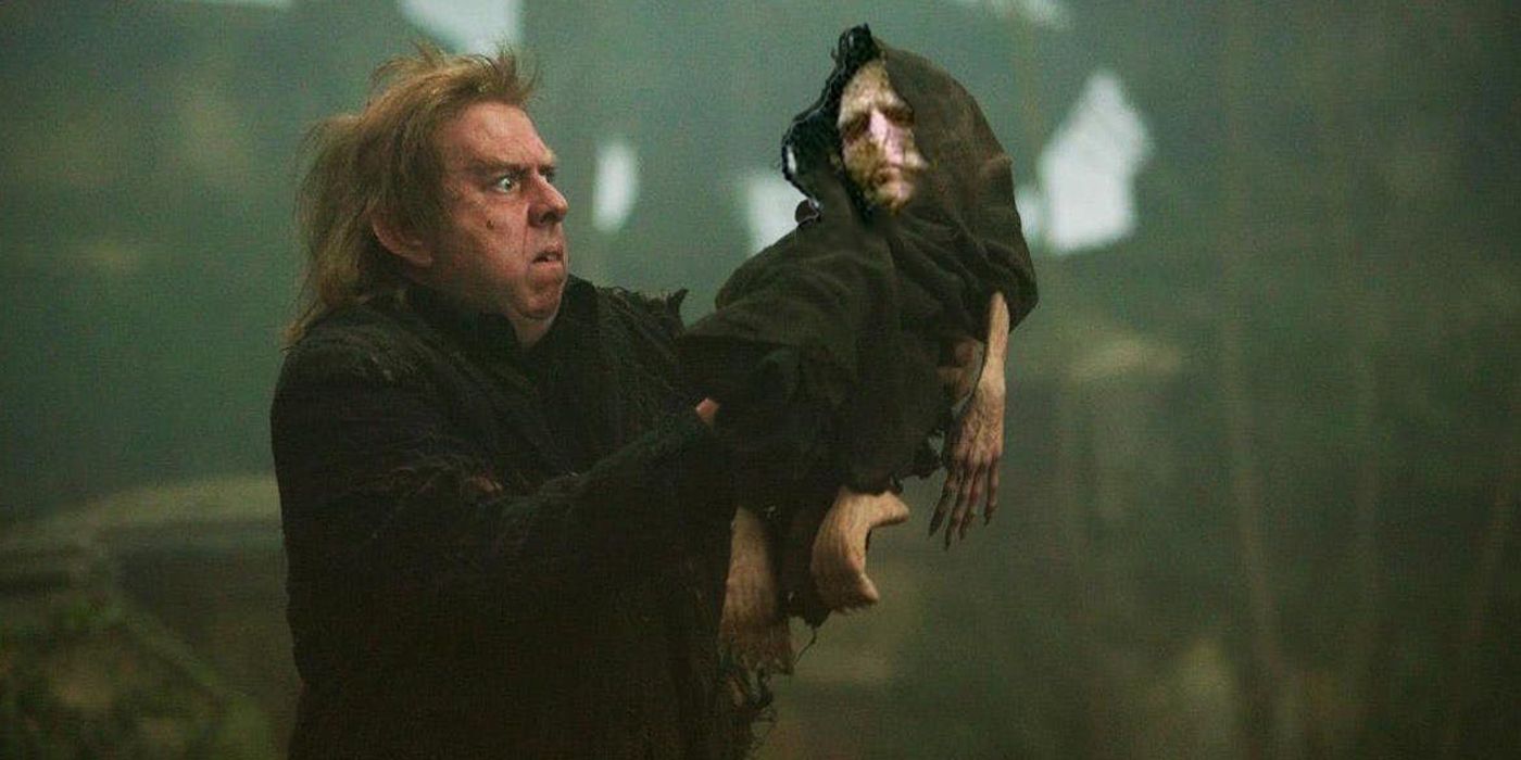 Peter Pettigrew holds up Voldemort's body in the graveyard
