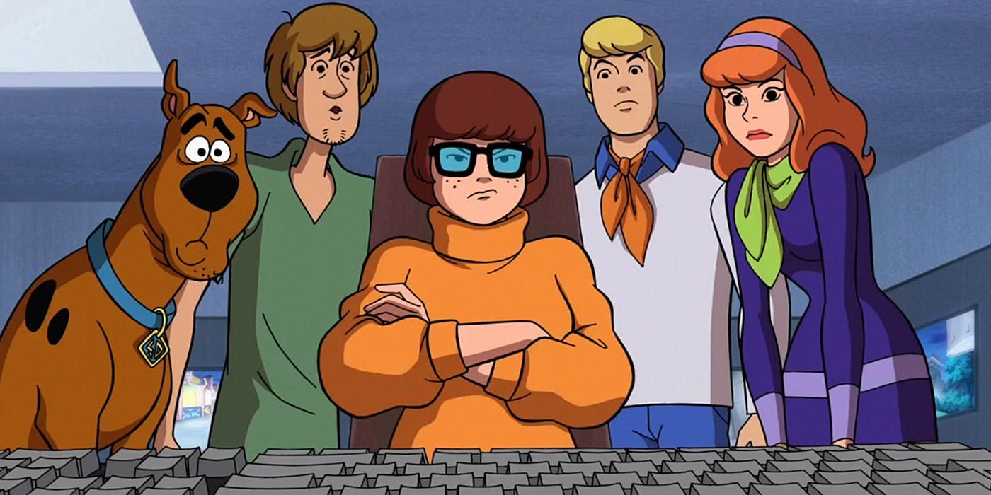 Velma in the center of the Scooby gang, flanked by left to right Scooby, Shaggy, Fred, and Daphne