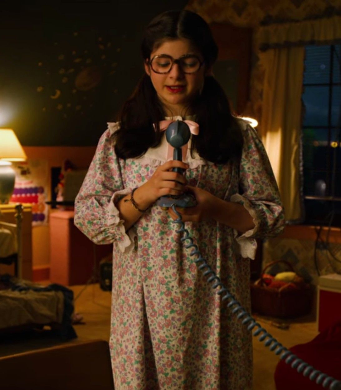 vertical-stranger-things-3-suzie-nightgown