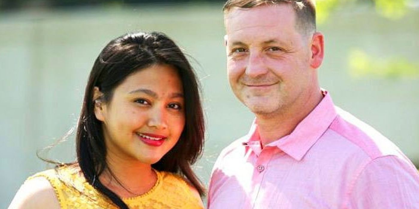 Eric and Leida 90 Day Fiance smiling outside in pink and yellow outfits