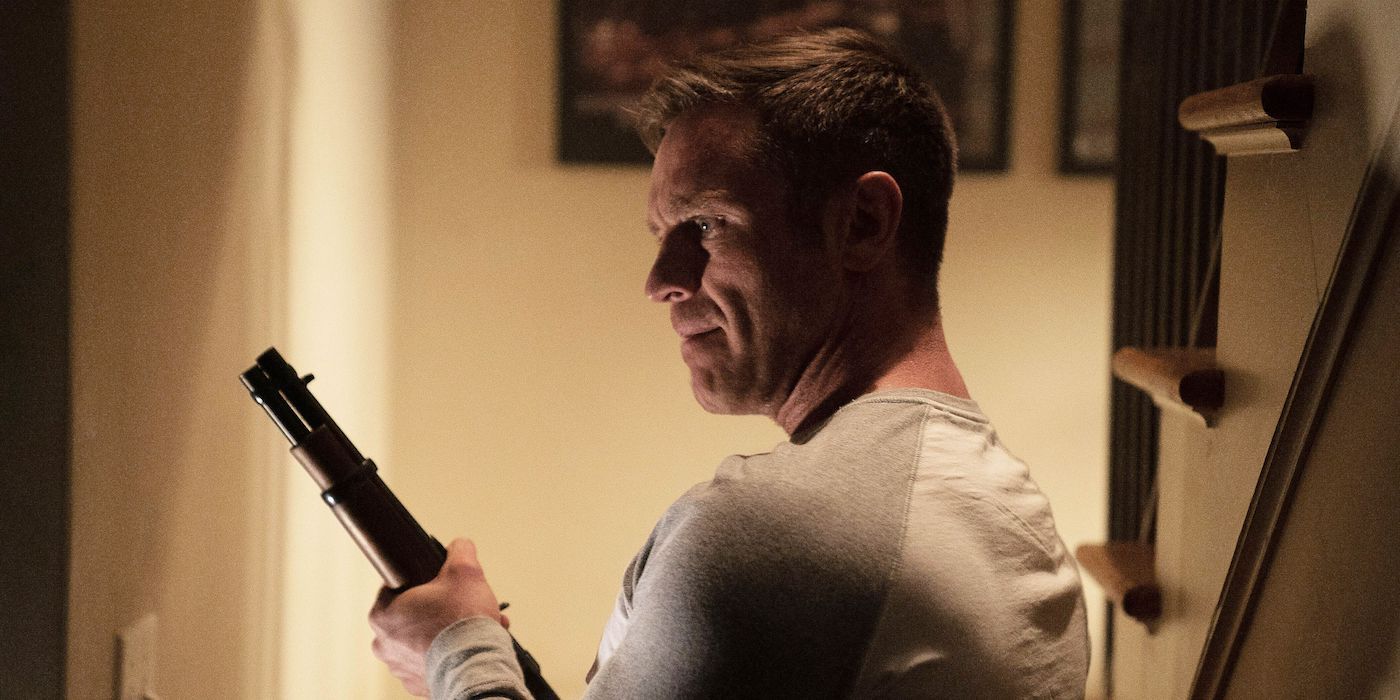 Devon Sawa armed in The Fanatic
