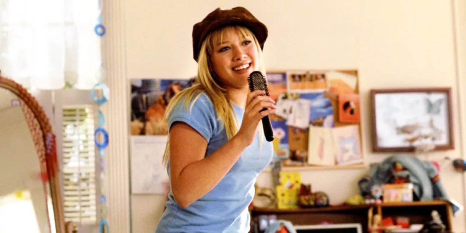 Hillary Duff as Lizzie McGuire
