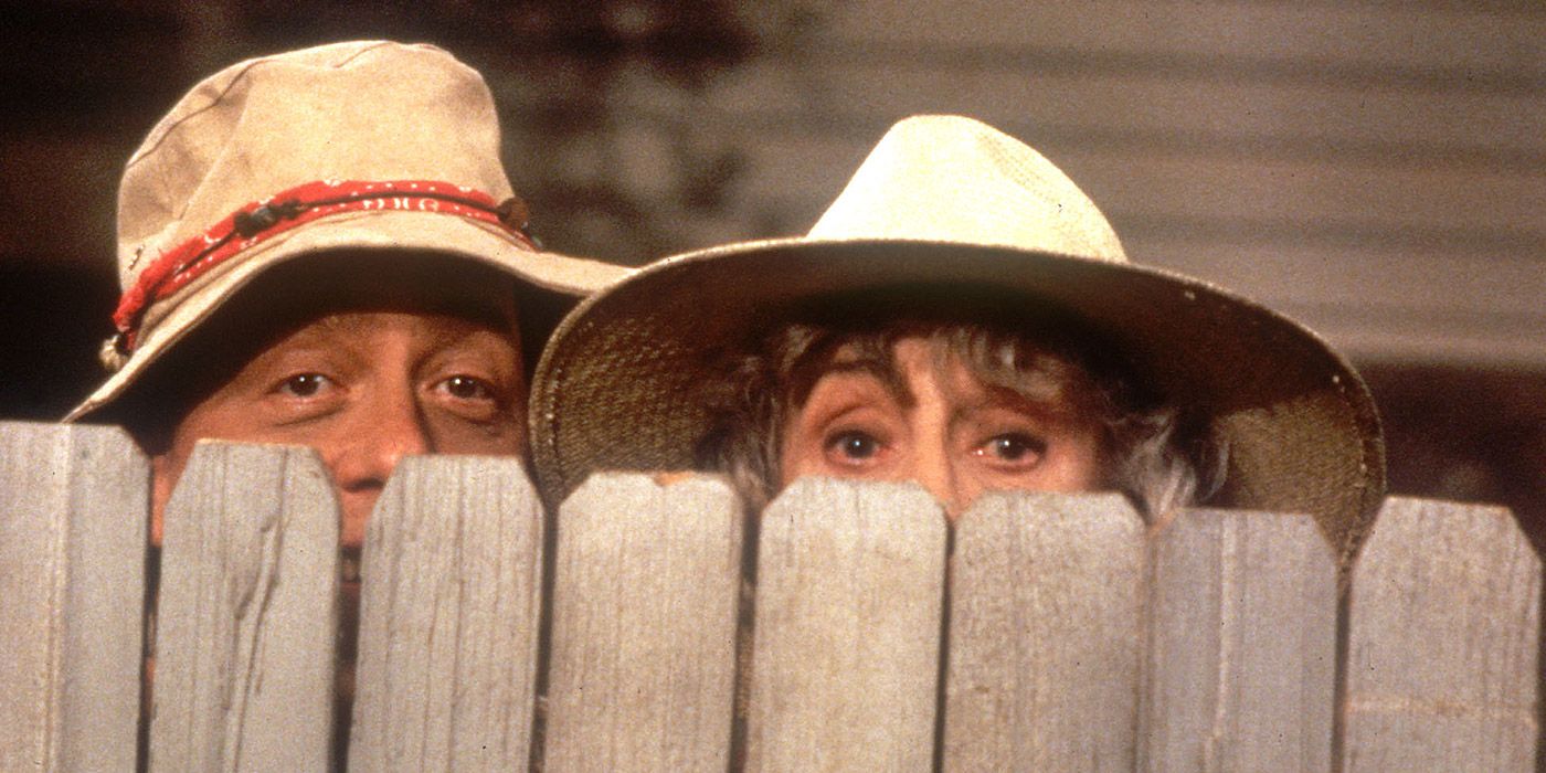 Wilson and a female friend behind his fence in Home Improvement