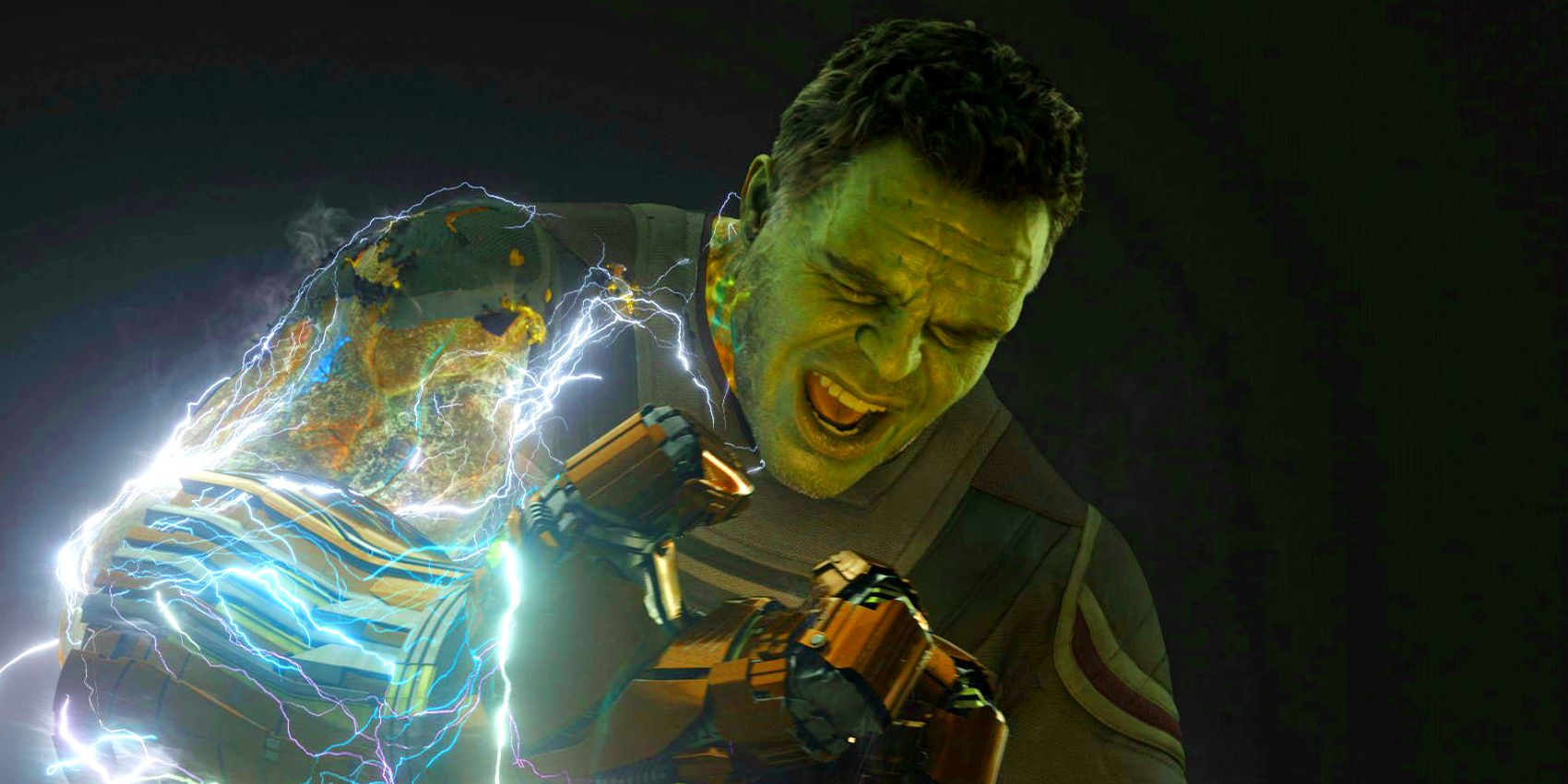 Hulk with the Infinity Gauntlet in Avengers Infinity War
