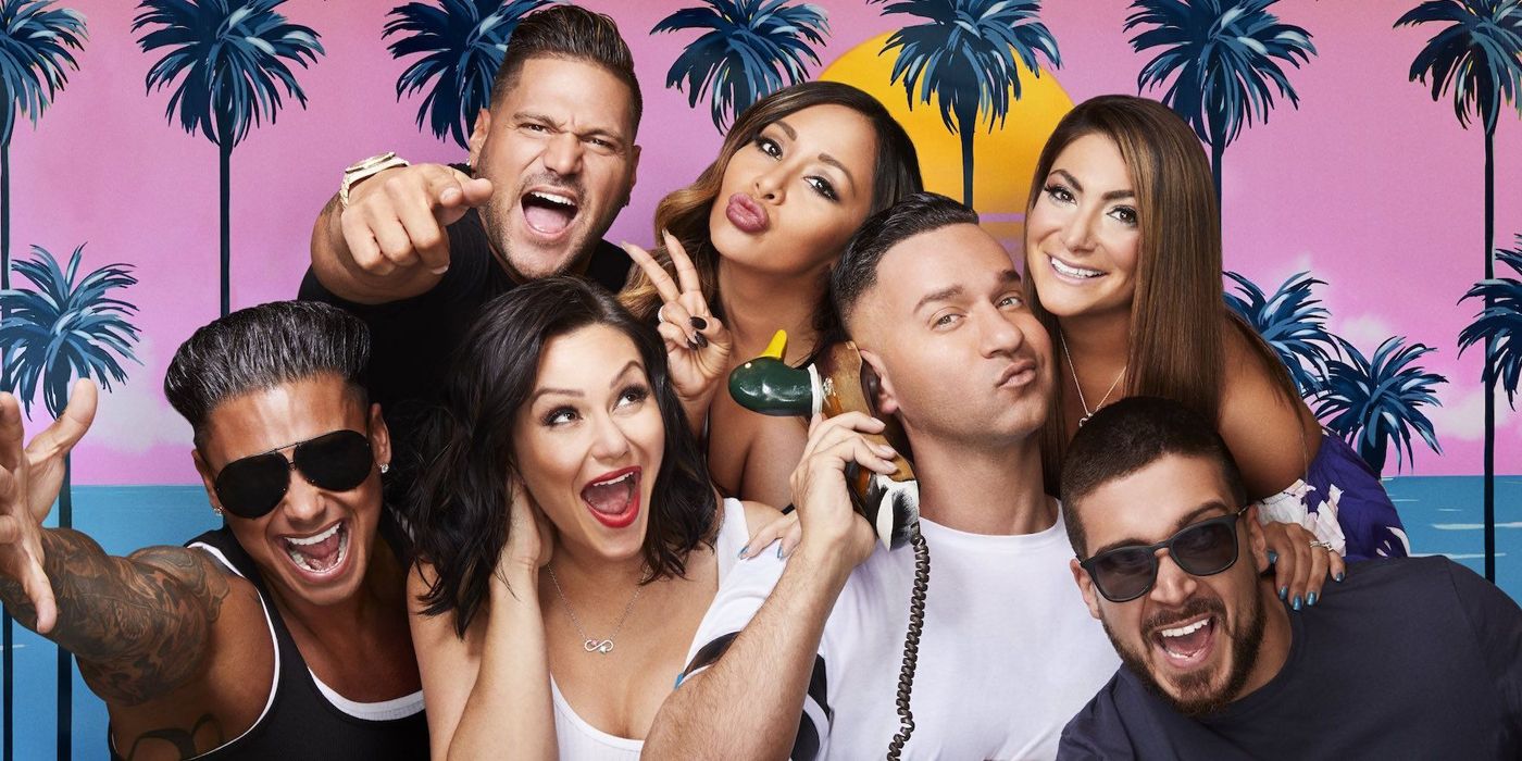 Jersey Shore cast posing for a photo