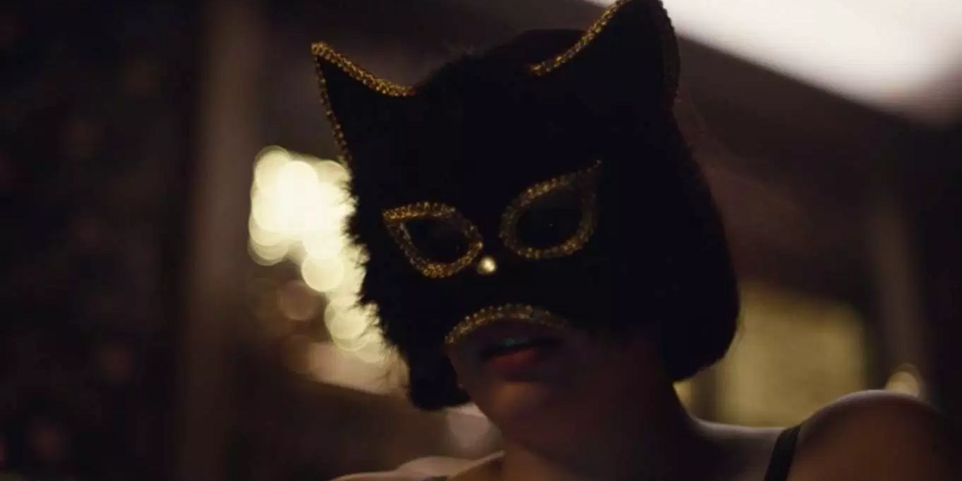 Kat wearing a mask in Euphoria