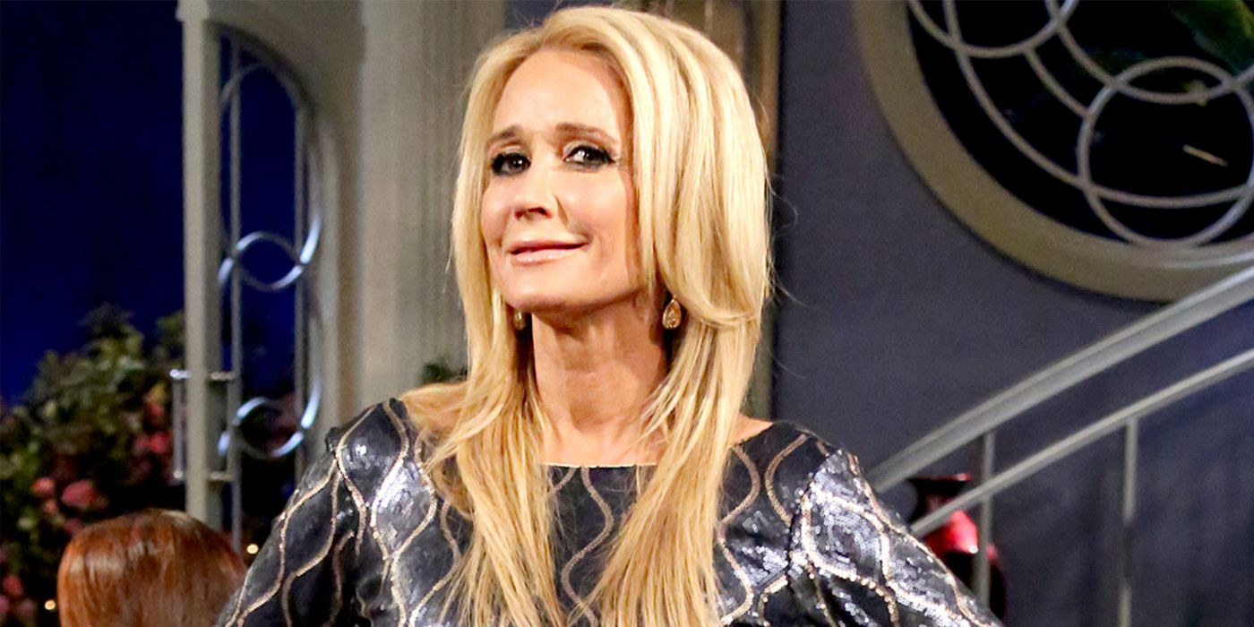 Kim Richards na reunião de The Real Housewives of Beverly Hills