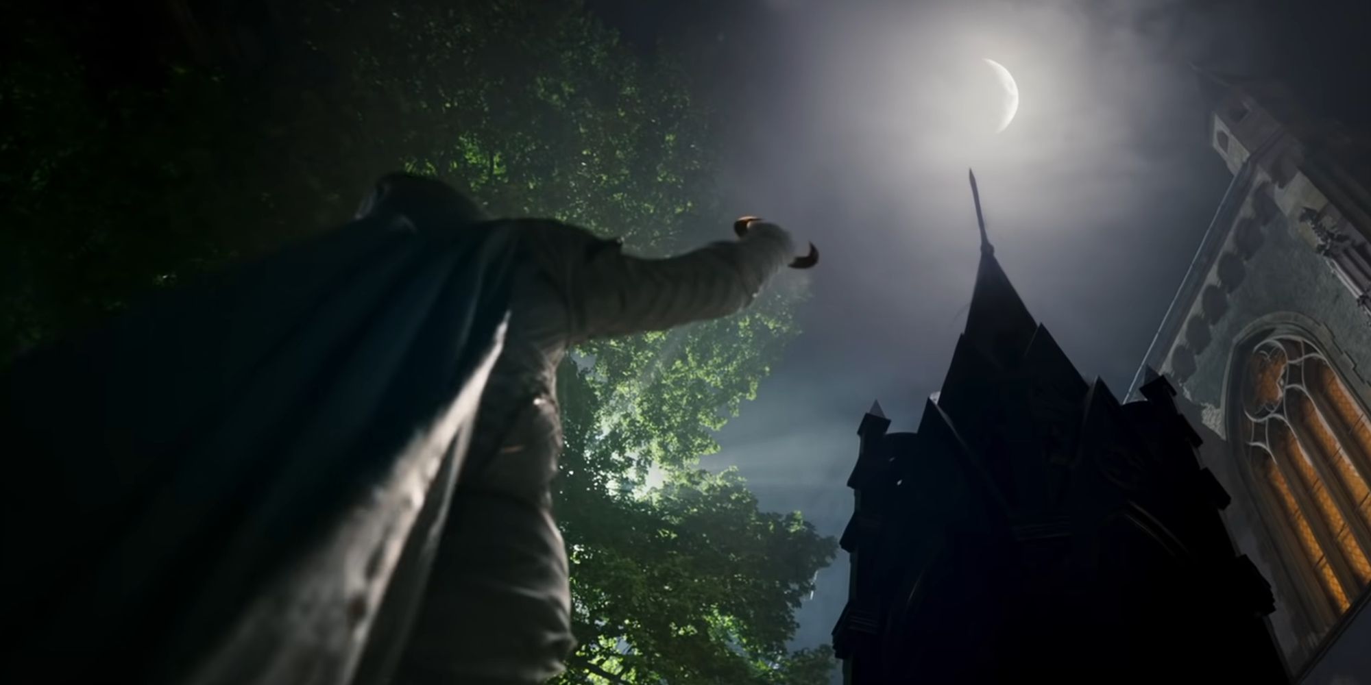 Moon Knight getting his moon-shaped blades from the moon in the Disney+ Moon Knight series