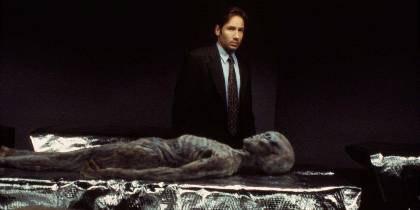 Mulder e Alien in X-Files Redux
