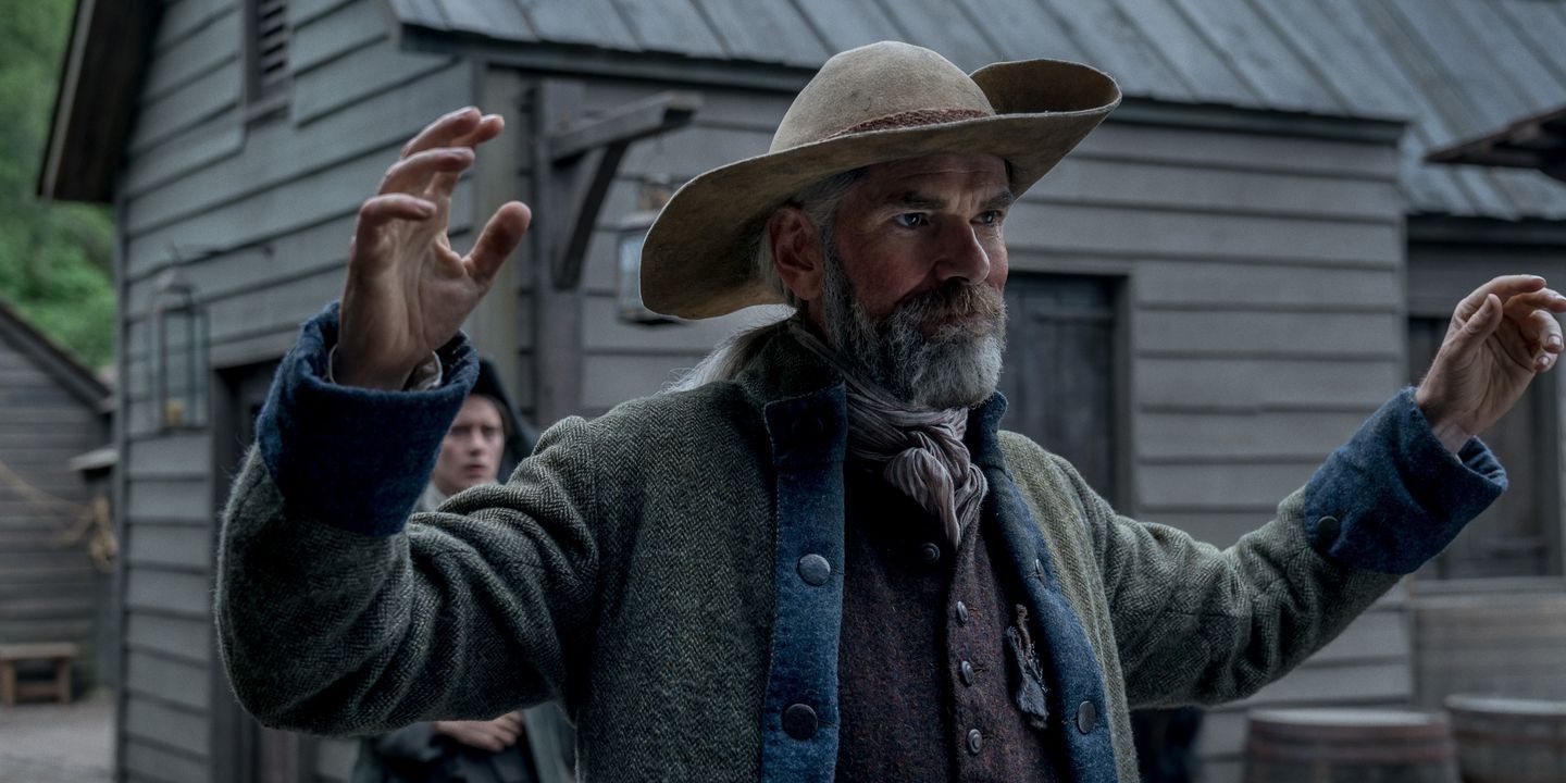 Murtagh with his hand up in Outlander