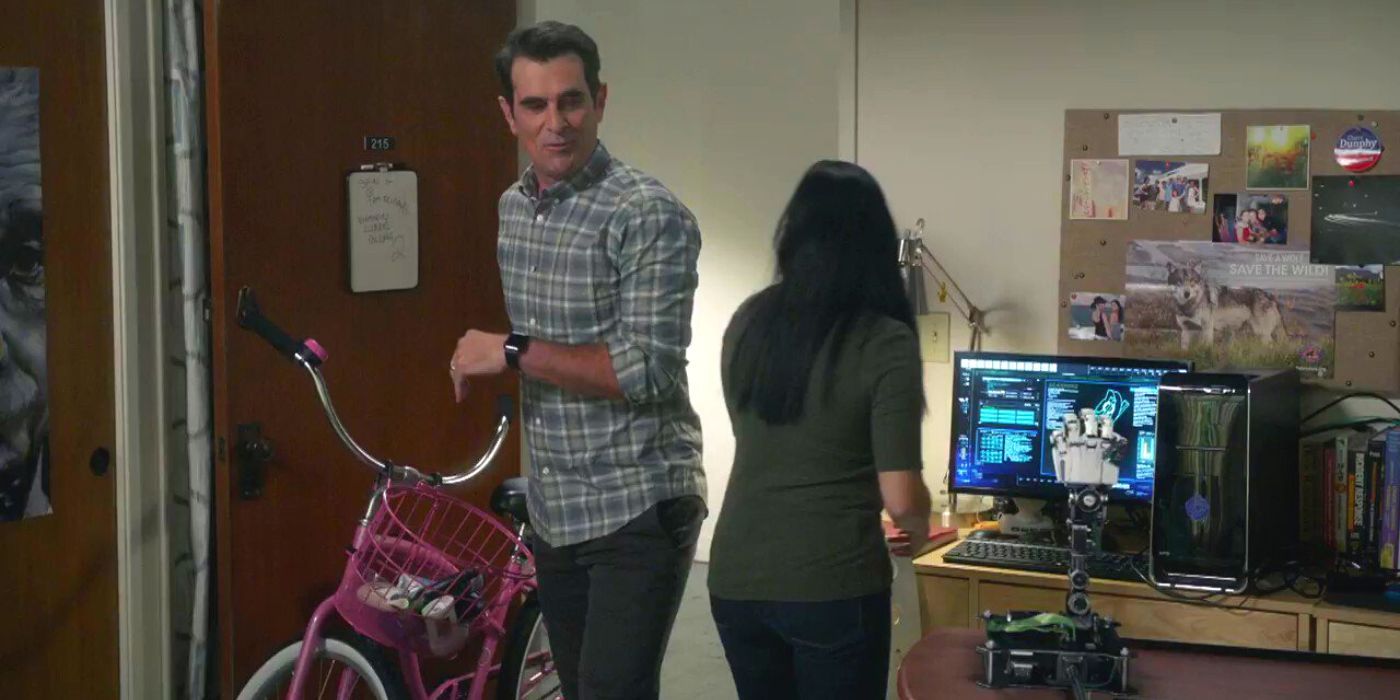 Phil brings Alex a bike to her dorm on Modern Family