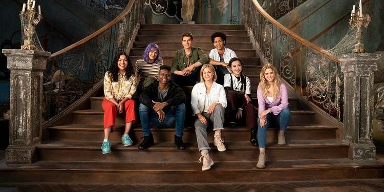 The casts of Marvel's Runaways and Cloak and Dagger confirm crossover.