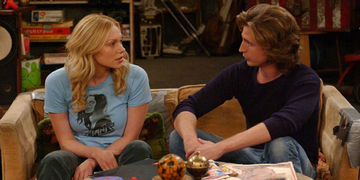 Danna and Randy on the couch in That 70s Show