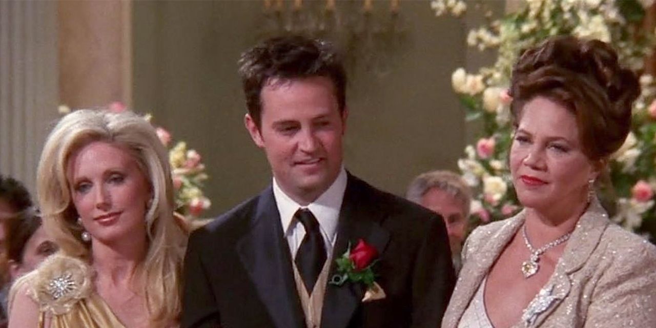 Chandler walks down the aisle with his mom and dad at his wedding to Monica in Friends
