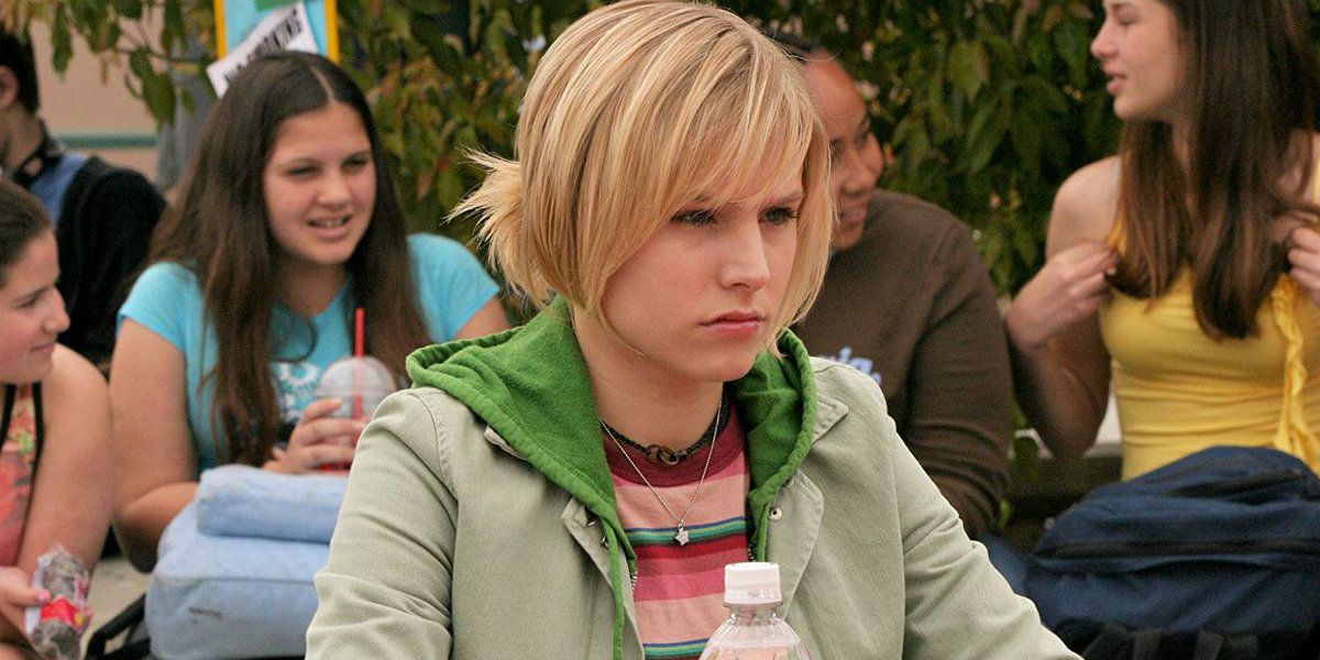 Veronica Mars looking angry and determined.