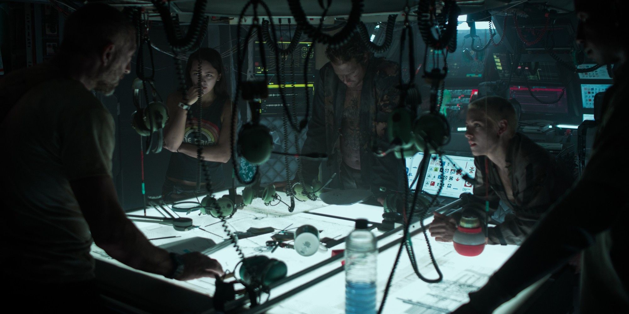 Vincent Cassel Jessica Hendwick and Kristen Stewart in Underwater