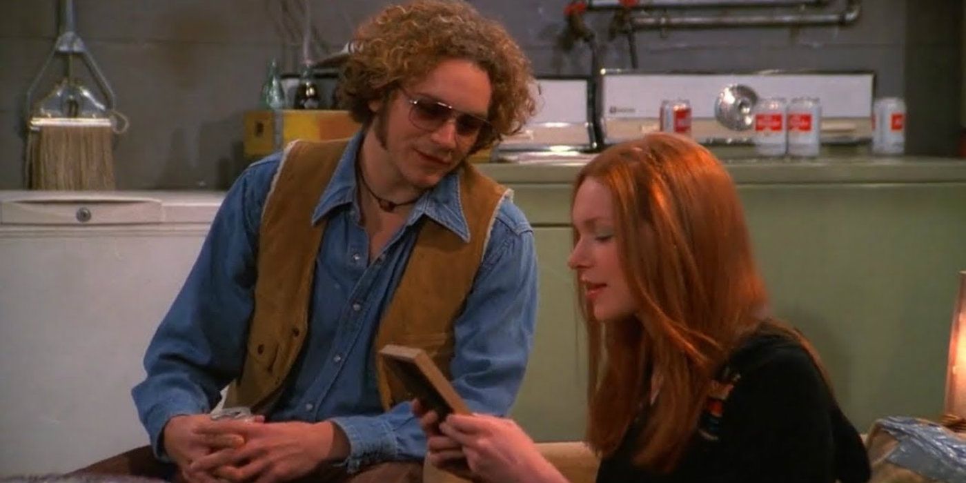 Donna and Hyde sit in the basement in That '70s Show