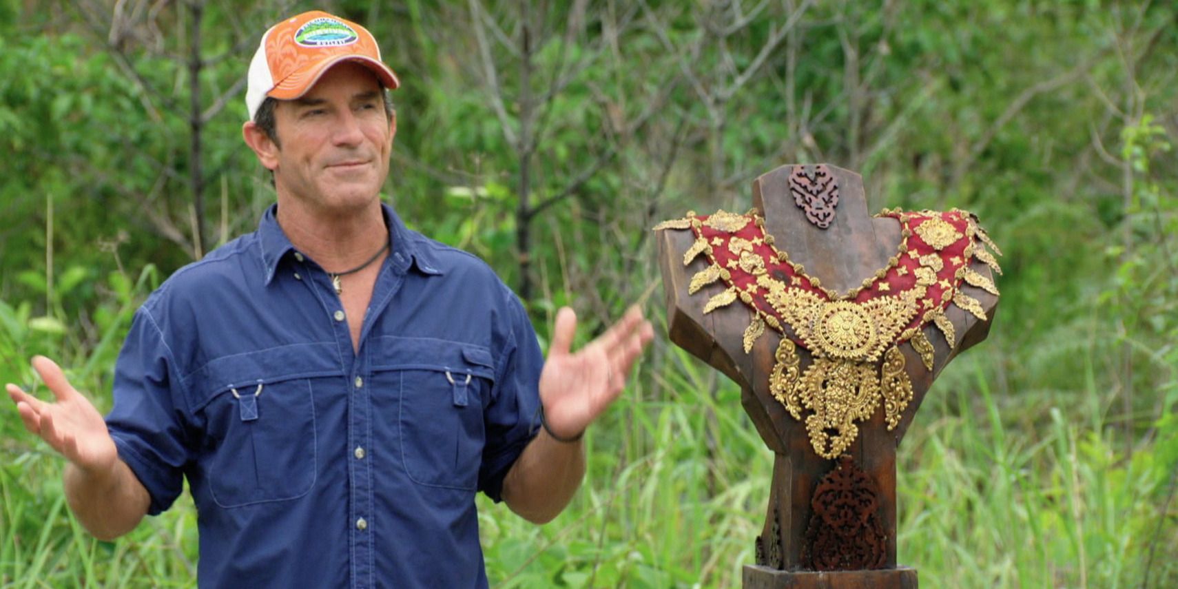 Jeff Probst puts the immunity necklace on Stephen Fishbach, as he... News  Photo - Getty Images