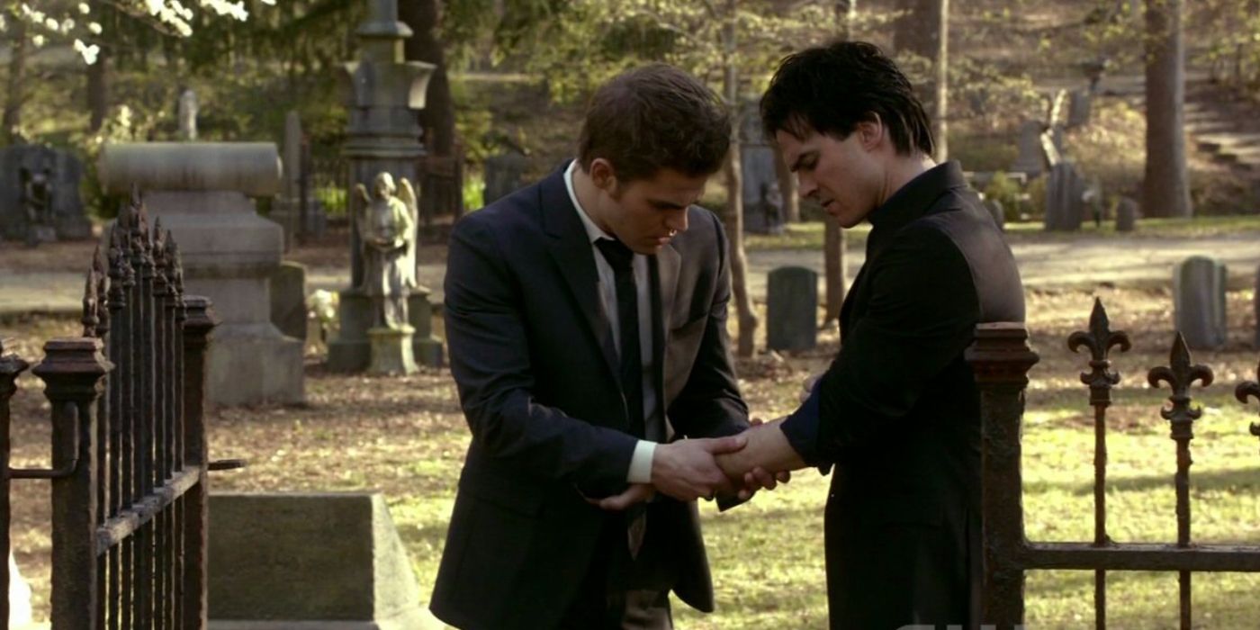 Stefan vê a mordida de lobisomem de Damon em The Vampire Diaries