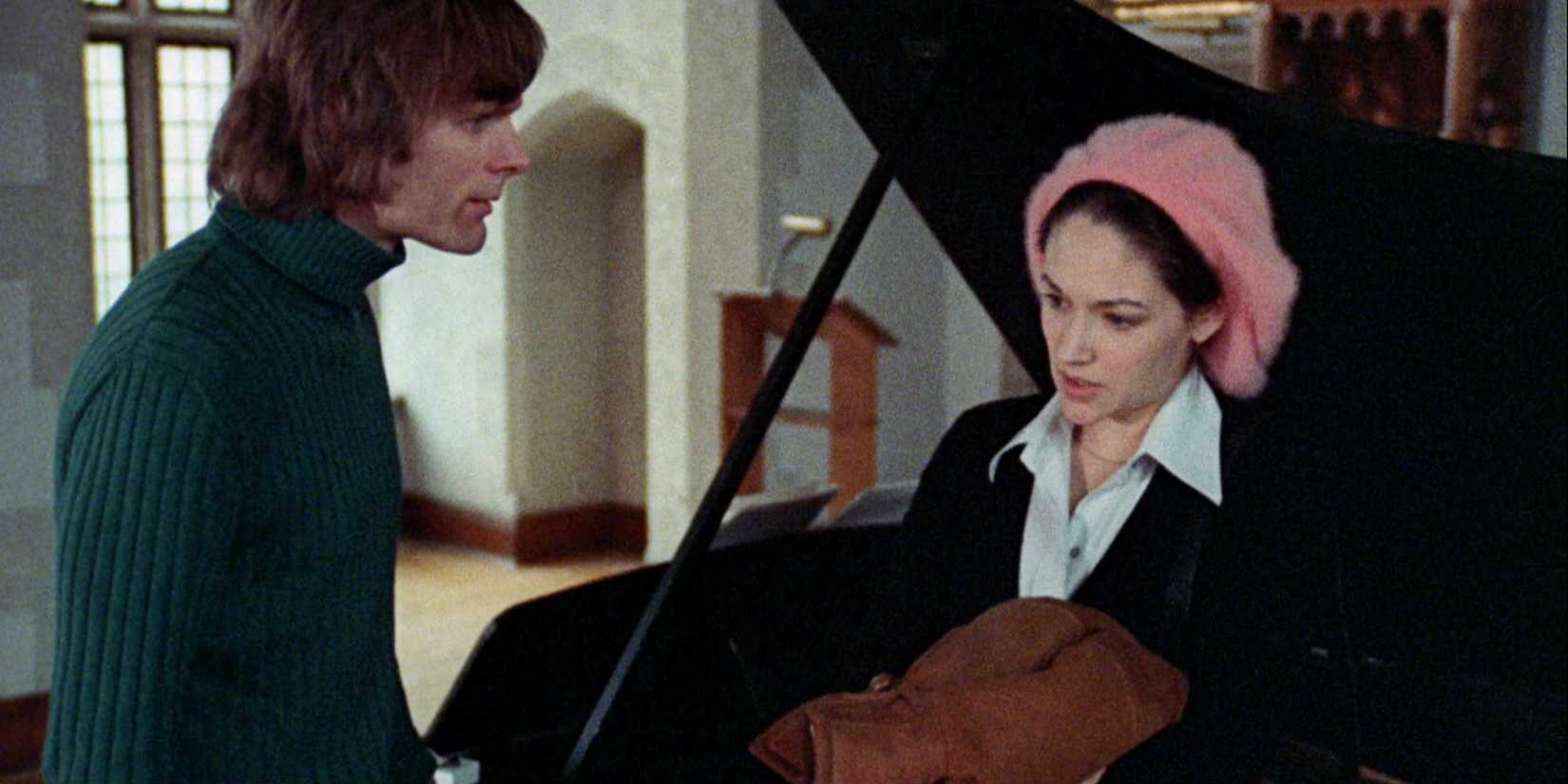 Peter and Jess arguing in Black Christmas.