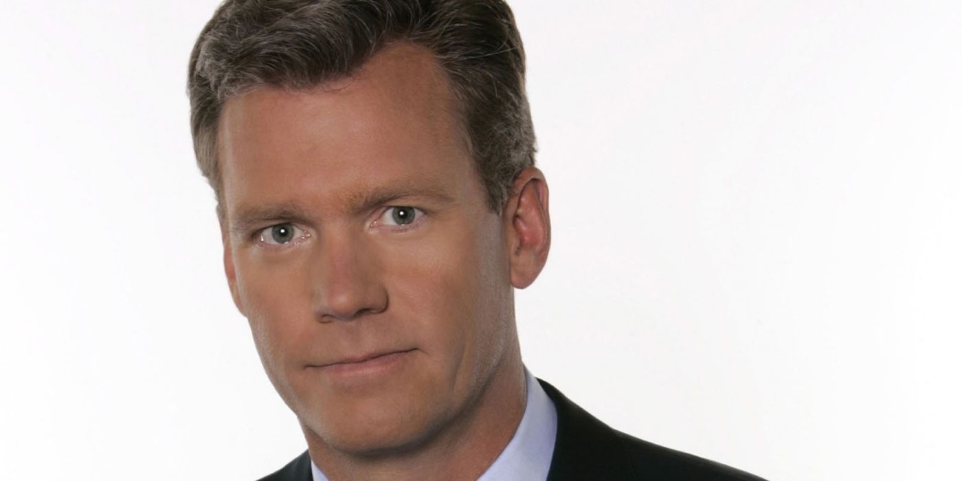 Chris Hansen sonríe 