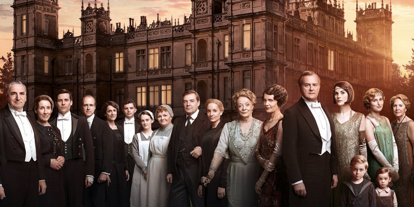 The cast of Downton Abbey together outside the castle