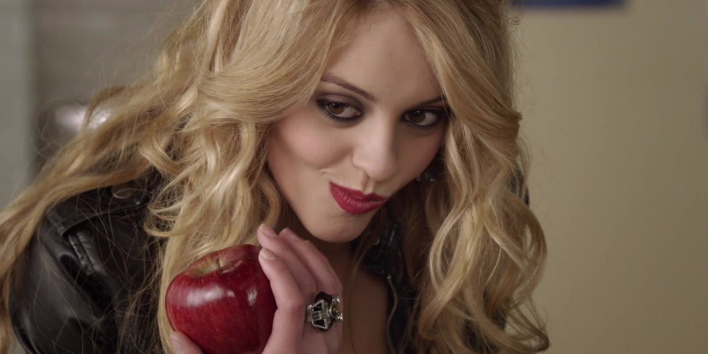 Erica eating an apple in Teen Wolf.