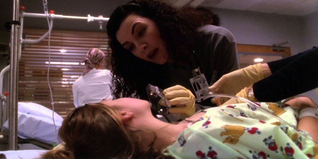 Carol Hathaway with a patient in ER