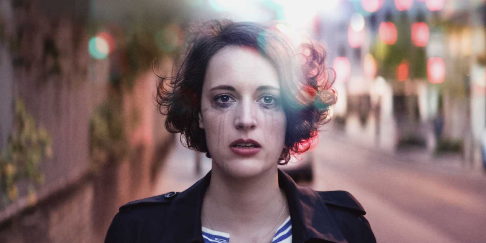 Phoebe Waller-Bridge dengan pipi beruntun maskara di Fleabag Season 1