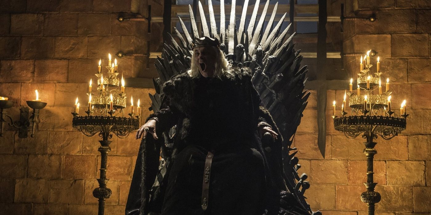O Rei Louco Aerys Targaryen grita no Trono de Ferro em Game of Thrones