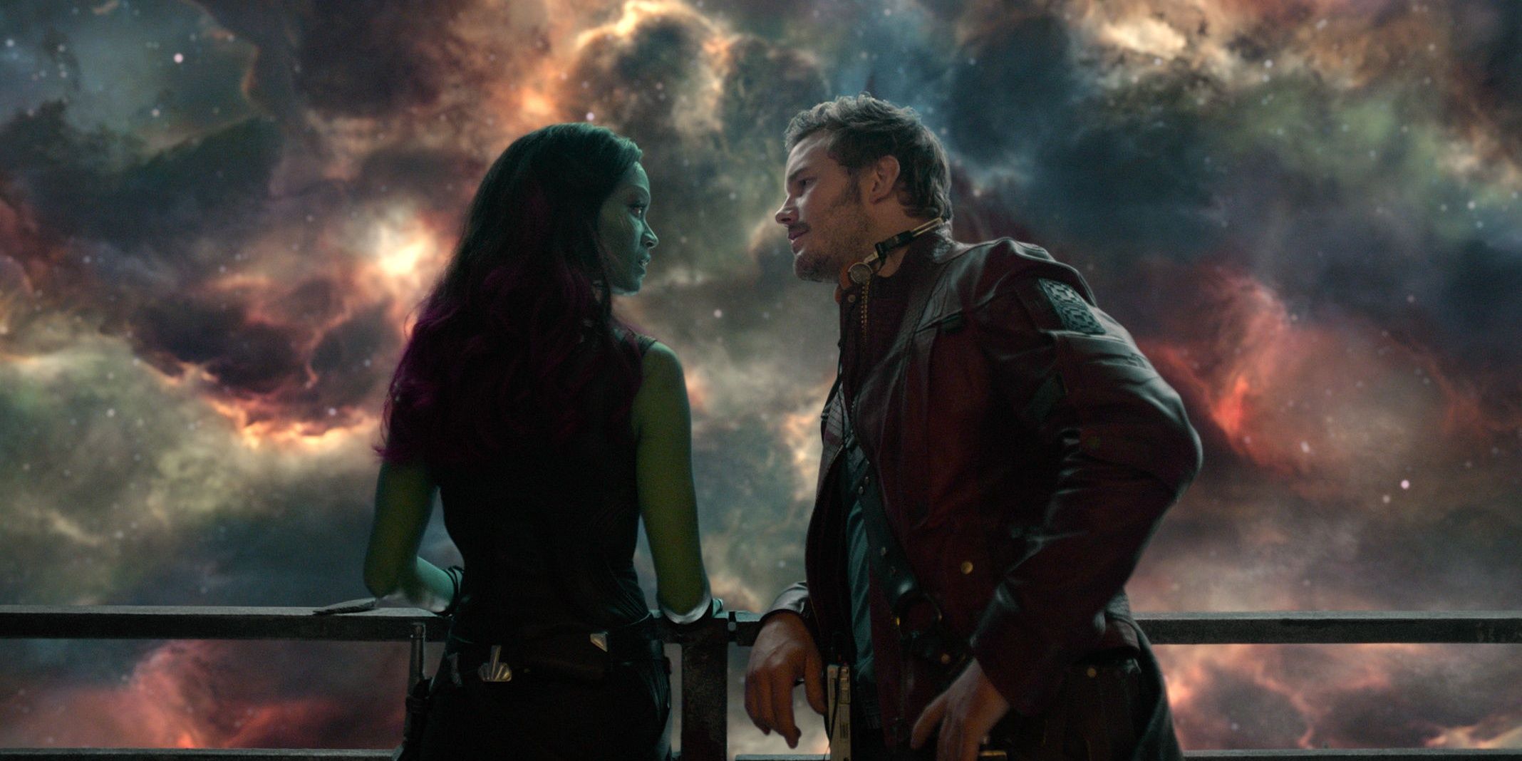 Quill fala com Gamora em Guardiões da Galáxia