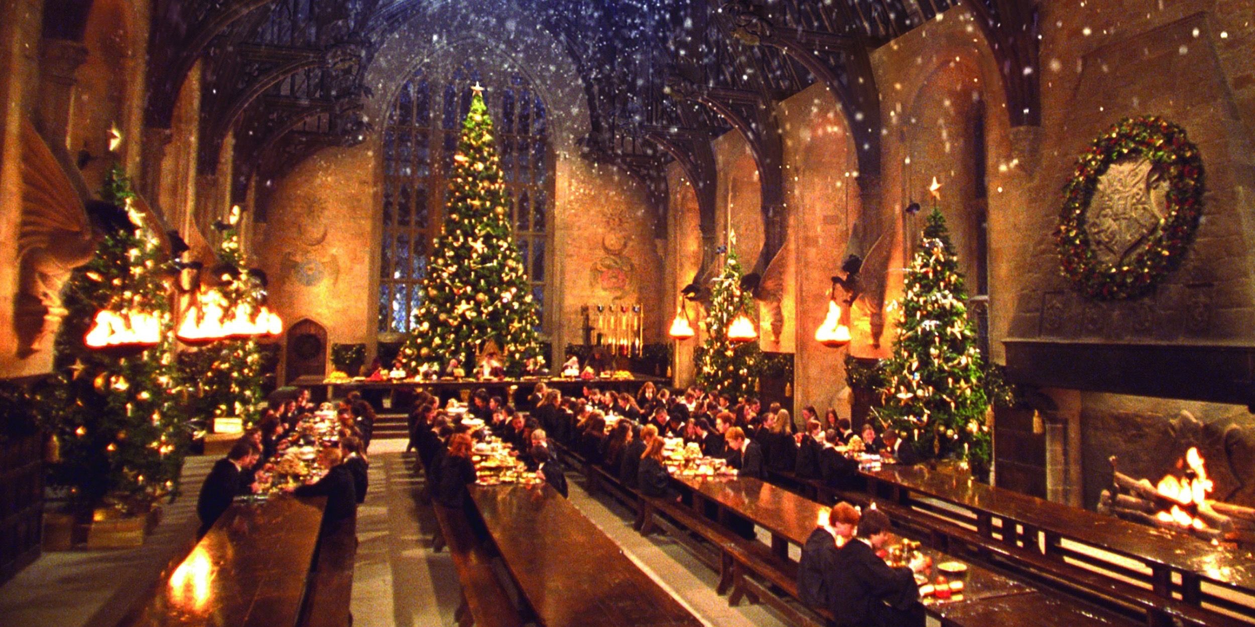 Natal no Salão Principal de Hogwarts visto na Pedra Filosofal