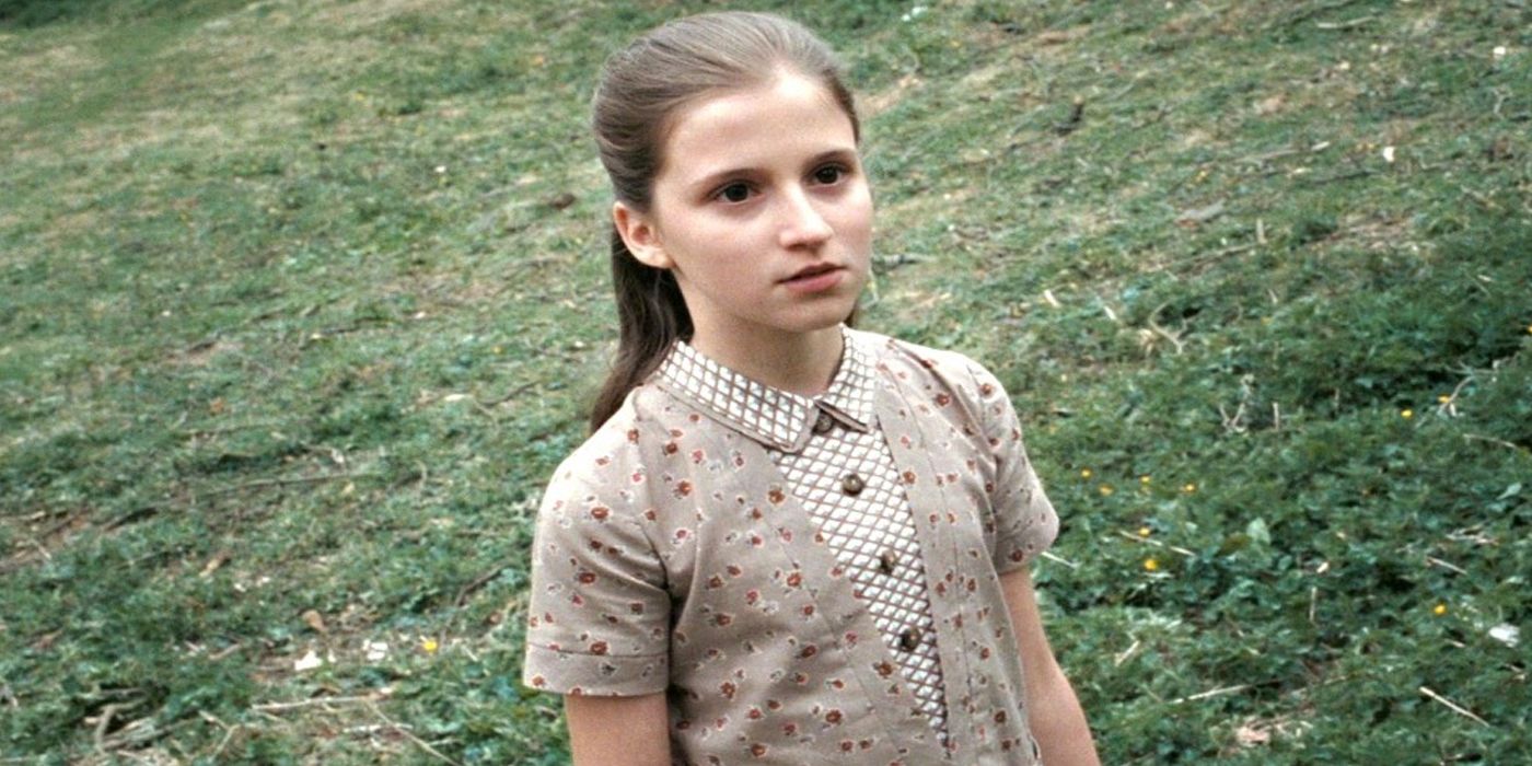 Young Petunia Evans looking confused in Harry Potter