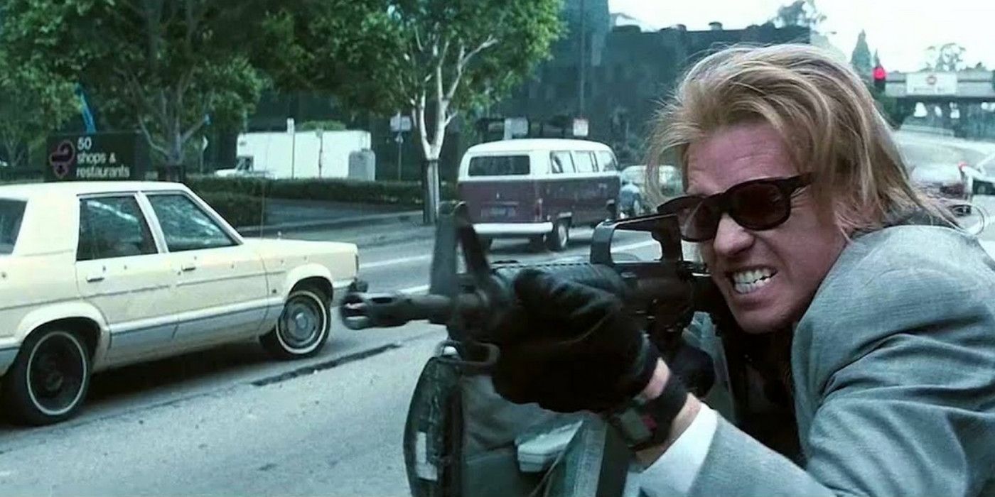 Val Kilmer pointing a gun in Heat