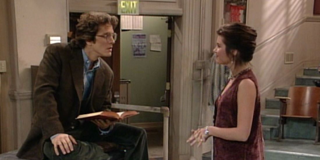 Professor Lasky and Kelly talk in the classroom in Saved By The Bell The College Years