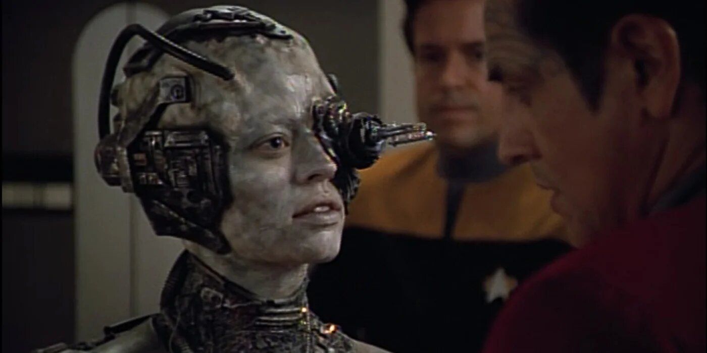 Jeri Ryan as Seven of Nine and Robert Beltran as Chakotay in Star Trek Voyager