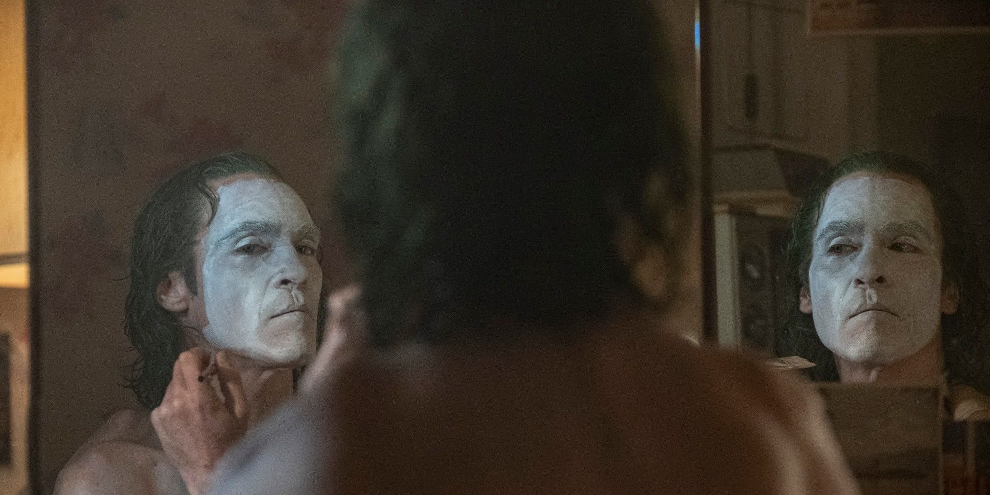 Joaquin Phoenix reflection in Joker