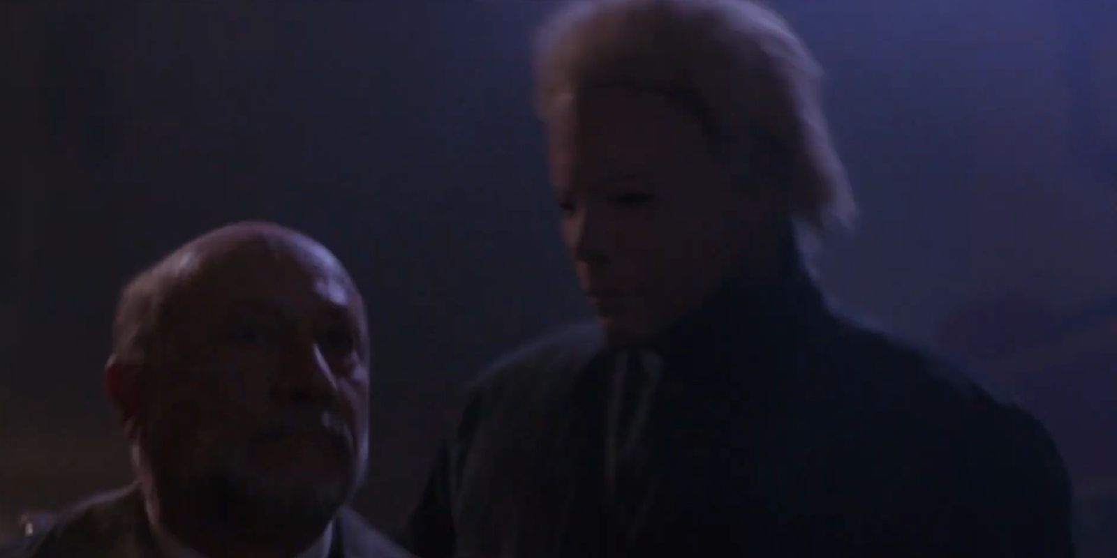 Michael Myers with the pink mask attacking Loomis in Halloween 4