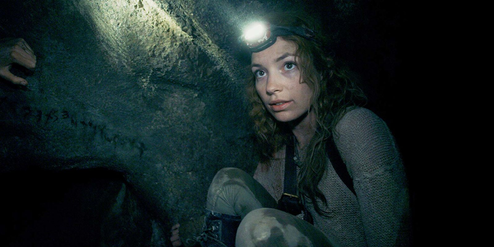 Perdita Weeks in a cave in As Above So Below.