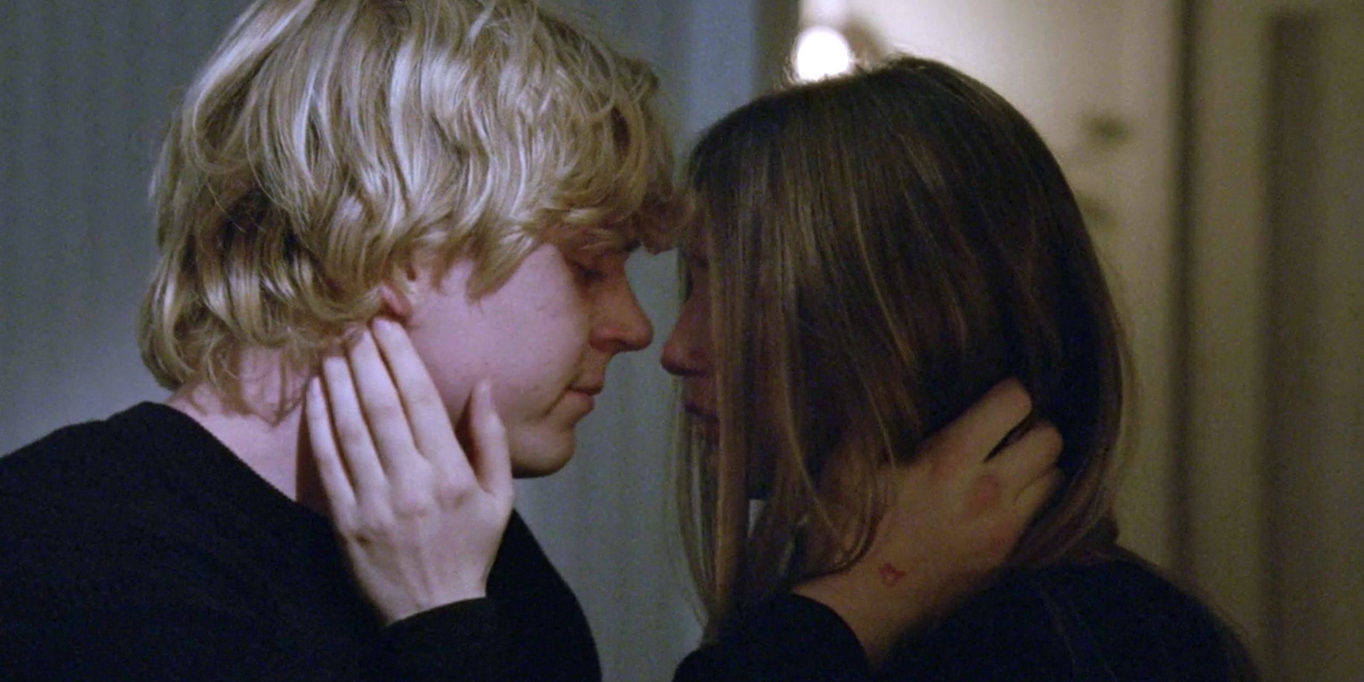 American Horror Story: 5 Relationships Fans Were Behind (And 5 They Rejected)