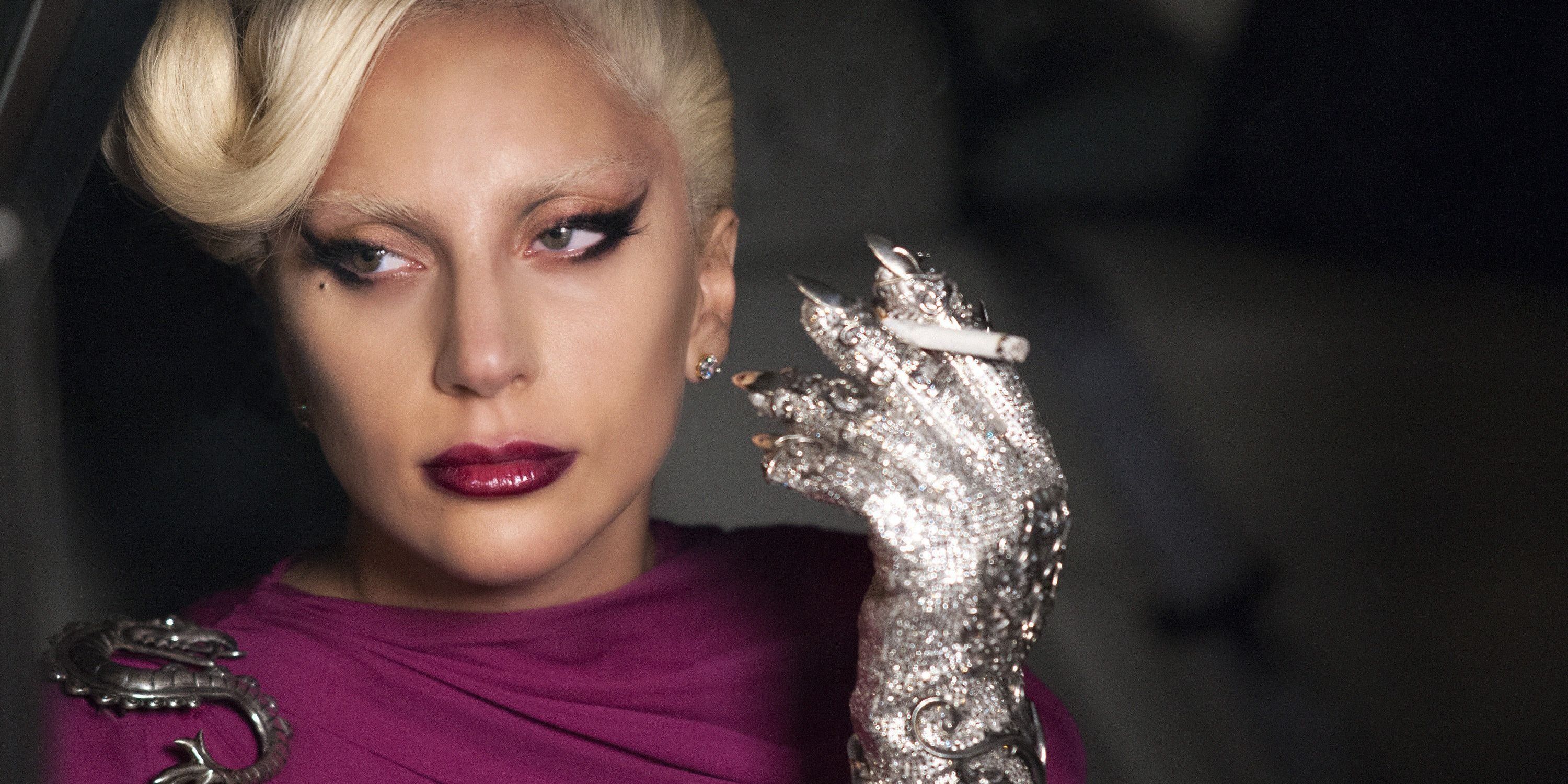 Countess Elizabeth (Lady Gaga) smoking with her silver glove in American Horror Story Hotel