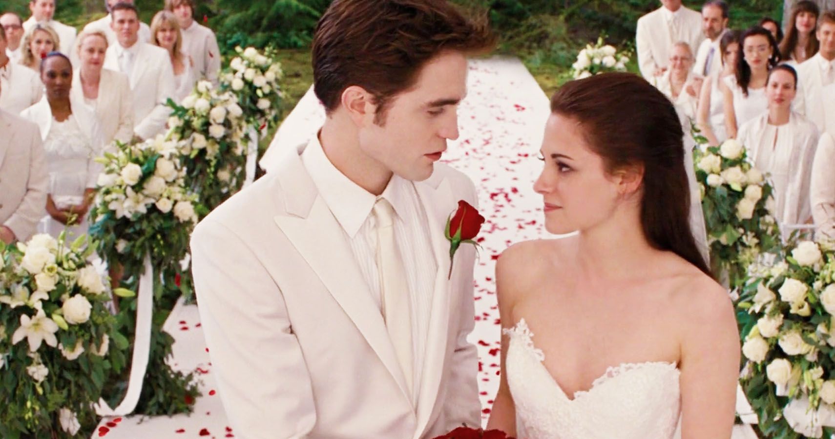 Twilight: 10 Hidden Details About Bella's Costume You Never Noticed
