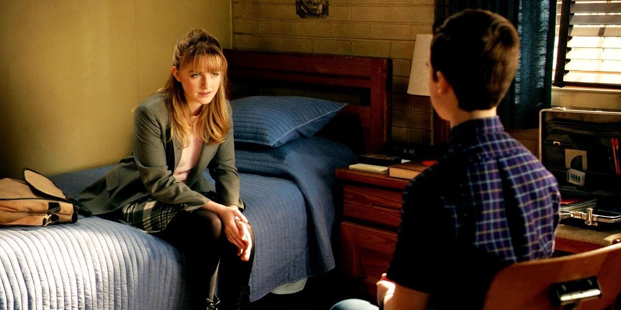 Paige no dormitório de Sheldon em um episódio de Young Sheldon.
