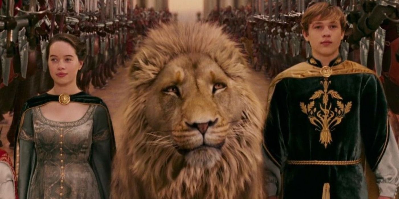 La coronación de Peter y Susan, junto a Aslan, en las Crónicas de Narnia