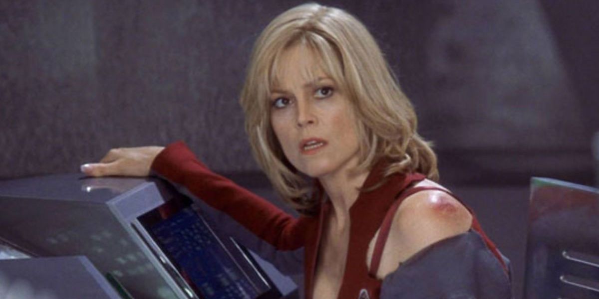 Gwen DiMarco as Tawnt Madison in Galaxy Quest