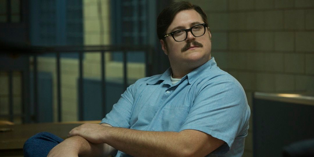 Edmund Kemper sits looking calm in Mindhunter.