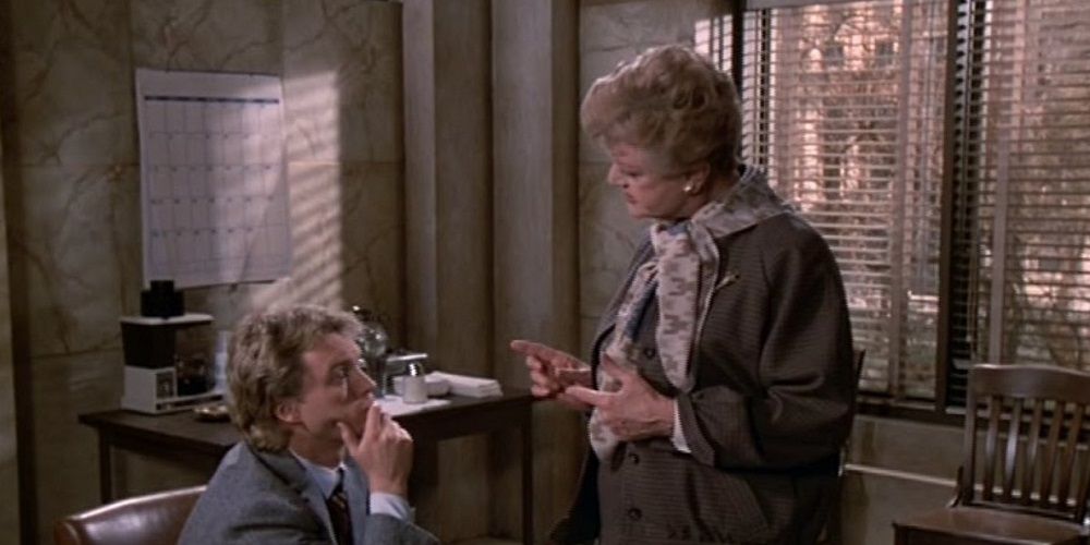 Jessica discusses a case with another juror in Murder, She Wrote